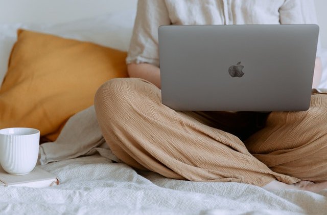 Angajatorul obligat să plătească chiria angajaților care muncesc de acasă