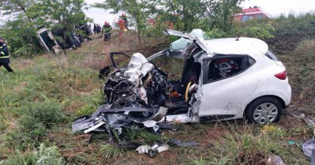 O familie întreagă a murit, după ce soțul ar fi adormit la volan