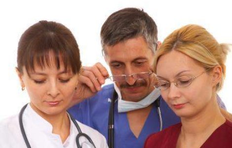 Medicii pleaca in strainatate pentru salarii mai mari