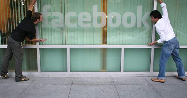 Facebook sporeste inteligenta, Twitter o scade