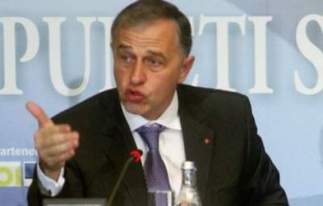 Deja vu 2004: Geoana vine cu motivul, Oprescu cu lacrimile