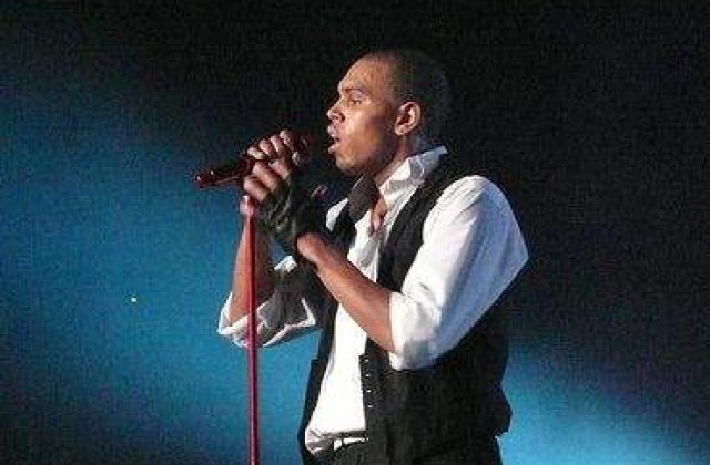 Chris Brown, pe lista vedetelor care vor concerta la Viena in memoria lui Michael Jackson
