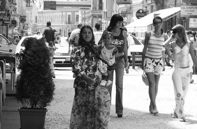 Basescu catre romi: Crestinati-va copiii si dati-i la scoala