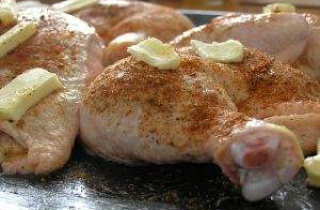 Bulgaria: Carnea de pui injectata va fi scoasa de pe piata