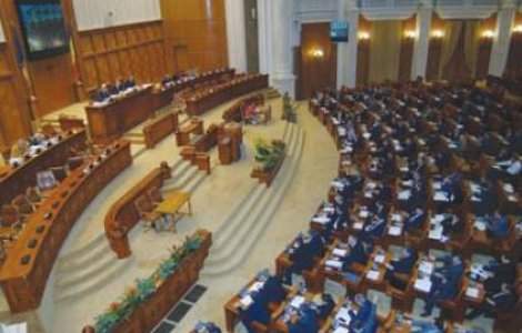 Camera Deputatilor a platit 31.000 de lei pentru a achizitiona 500 de insigne