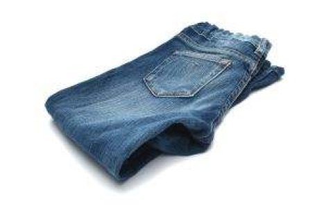 Pariziencele pot oficial sa poarte pantaloni