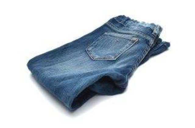 Pariziencele pot oficial sa poarte pantaloni