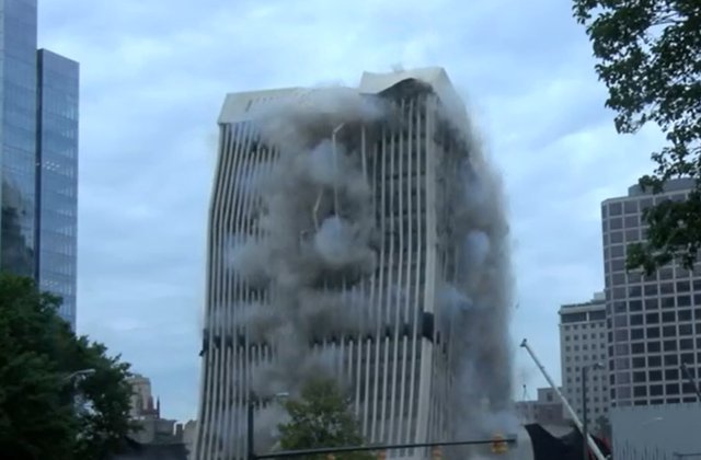 VIDEO Cum dispare o clădire cu 21 de etaje în mai puțin de 10 secunde