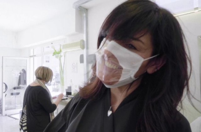 Compania care produce măști de protecție transparente. C&acirc;t costă un astfel de accesoriu