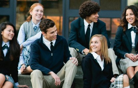 Elevii „contestă ferm” obligativitatea purtării uniformelor școlare