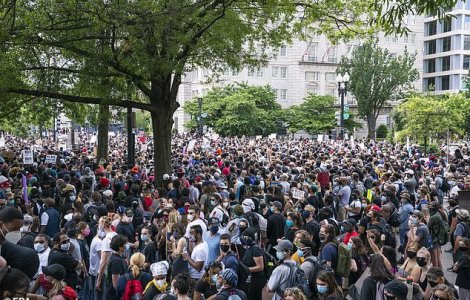 Român stabilit în America, îngrijorat de protestele care au făcut ravagii în toată țara: „Dacă ieşeai pe stradă puteai fi arestat”