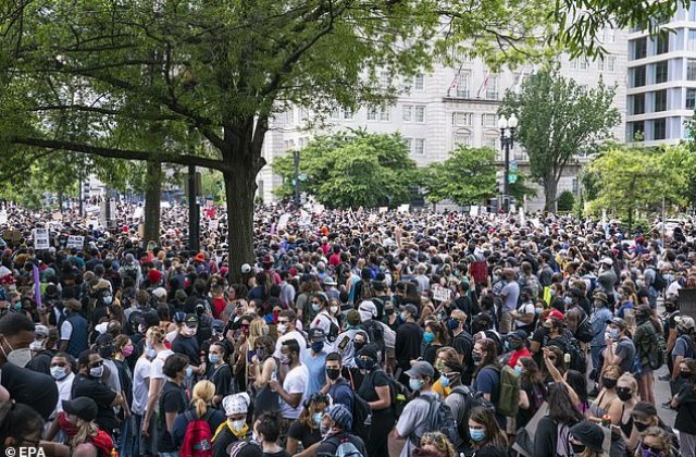 Român stabilit în America, îngrijorat de protestele care au făcut ravagii în toată țara: „Dacă ieşeai pe stradă puteai fi arestat”