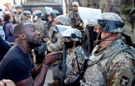 Situație tensionată în SUA: Donald Trump vrea să scoată armata pe străzi pentru a pune punct revoltelor