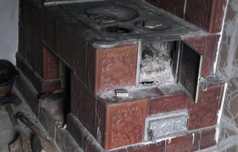 A încercat să aprindă focul din sobă cu benzină și a ajuns la spital