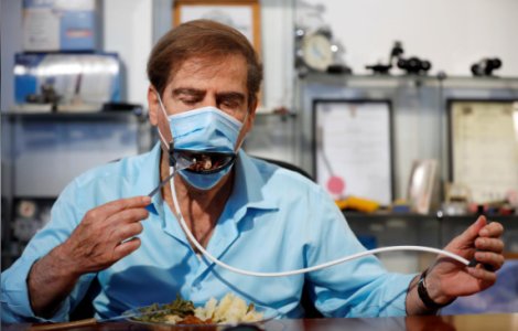 Masca pe care o poți purta chiar și în timp ce mănânci. Cine a venit cu ideea și care este designul creației