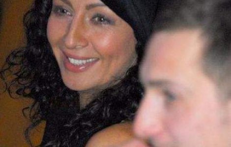 Dani conduce masina iubitei lui