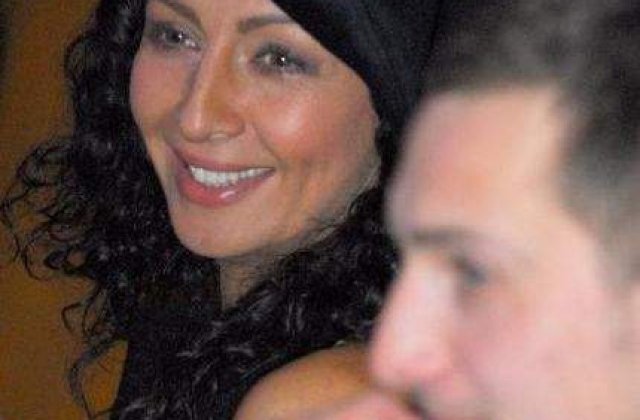 Dani conduce masina iubitei lui