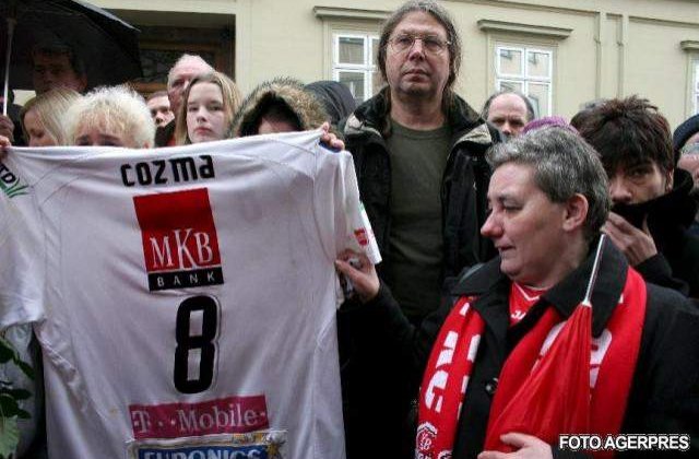 Sute de persoane l-au comemorat pe Marian Cozma in Ungaria