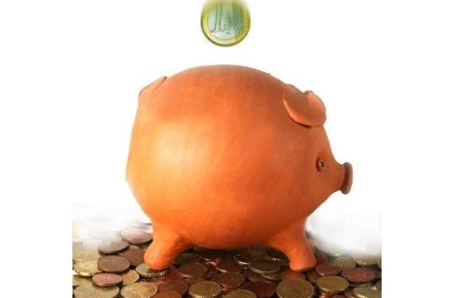 Mai mult de jumatate dintre romani nu fac economii