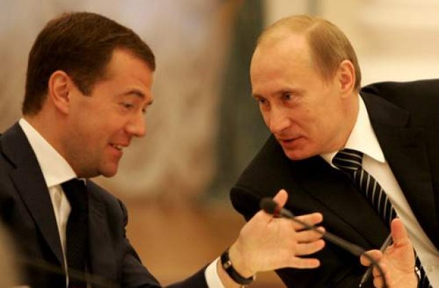 Premiera: Medvedev il critica pe Putin