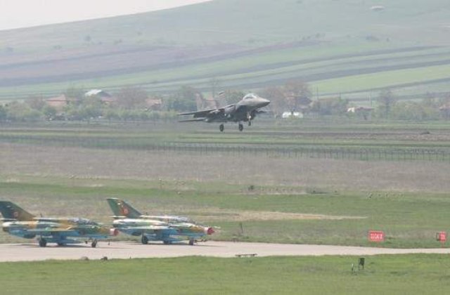 Melescanu: Ministrul Finantelor blocheaza planul de inzestrare a armatei