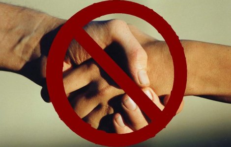 Fara strangeri de mana in forbalul suedez, din cauza gripei procine