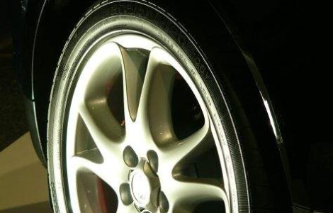 Luxul sfideaza criza: 6 comenzi pentru un model Porsche de 100.000 euro