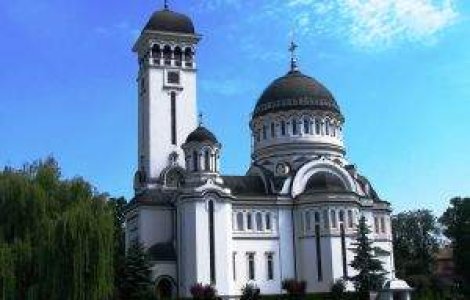 33 de asociatii si publicatii cer Parlamentului continuarea finantarii cultelor religioase