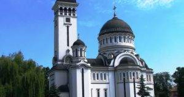 33 de asociatii si publicatii cer Parlamentului continuarea finantarii cultelor religioase