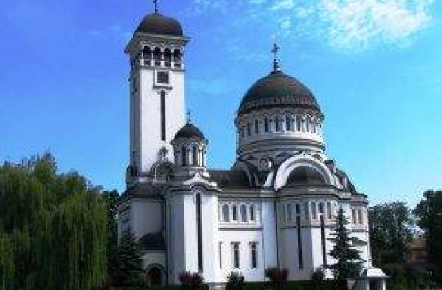 33 de asociatii si publicatii cer Parlamentului continuarea finantarii cultelor religioase