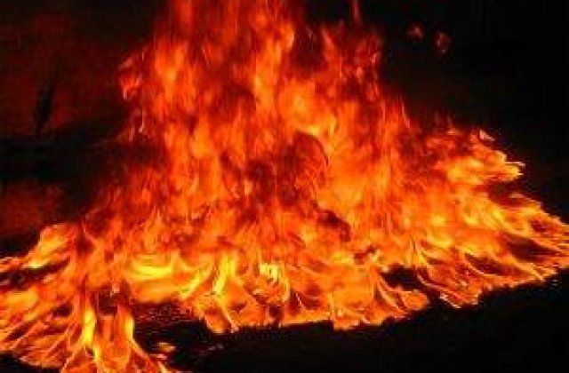 De necrezut: Tanara de 20 de ani, arsa de vie pentru vrajitorie