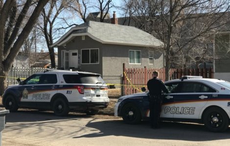 Bărbat de 47 de ani, prins de polițiști în timp ce își canibaliza bunica