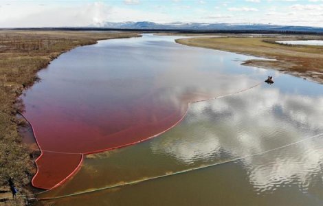 Dezastru ecologic în Siberia: 20.000 de tone de motorină s-au scurs într-un râu