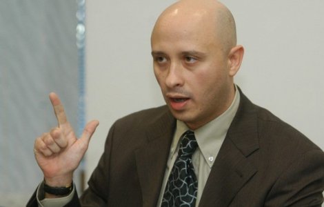 Consilierul lui Orban, împotriva educației sexuale: Cine e așa naiv să creadă că elevii nu știu de prezervative