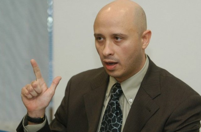 Consilierul lui Orban, &icirc;mpotriva educației sexuale: Cine e așa naiv să creadă că elevii nu știu de prezervative