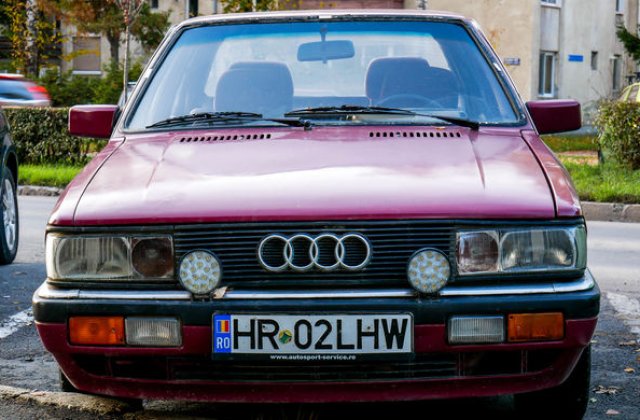 Proiect aprobat: perioada în care o mașină poate fi "abandonată" în parcările publice, redusă de la un an la 6 luni