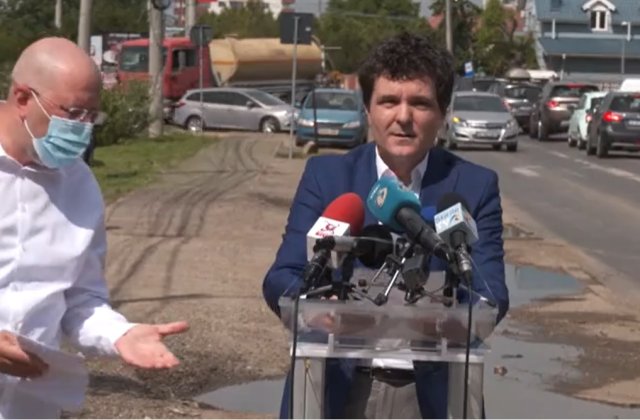 VIDEO Nicușor Dan și Aurelian Bădulescu s-au îmbrâncit la o conferință de presă