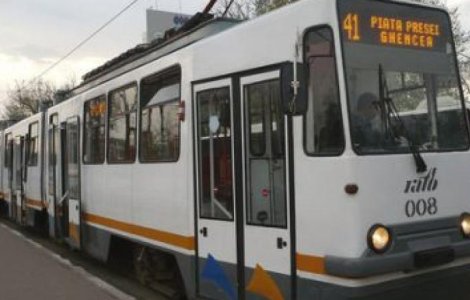 Un bărbat de 70 de ani din București a murit în tramvaiul 41