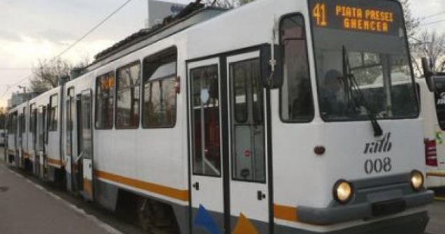Un bărbat de 70 de ani din București a murit în tramvaiul 41