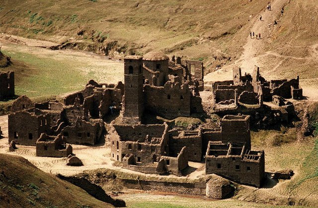 Un sat medieval aflat pe fundul unui lac va putea fi vizitat după 26 de ani de la scufundare