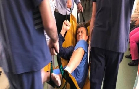 Mizerie, mucegai şi pacienţi căraţi cu pături improvizate la Spitalul Târgoviște