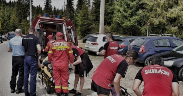 Turist accidentat la Peștera. Salvamontiștii l-au dus cu targa 700 de metri