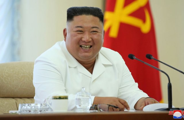 Kim Jong Un, o nouă apariție &icirc;n public. Liderul nord-coreean respectă distanțarea socială