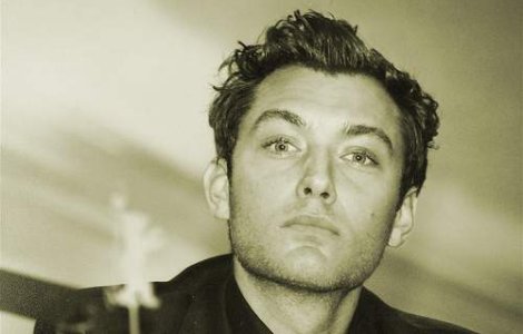 Jude Law, actor intr-un film lansat pe telefoane mobile