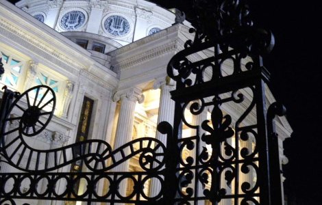 "Minunile" Bucurestiului, magneti de portelan pictati manual