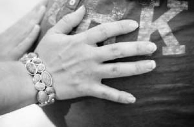 Ce se intampla cand doi barbati vor sa treaca prin "chinurile facerii"?