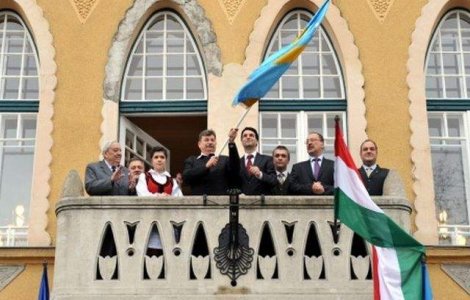 Arborarea drapelului secuiesc este LEGALA. De ce?