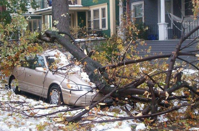 America, ravasita de cea mai puternica furtuna din ultimii 30 de ani