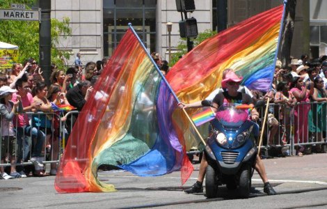 Parada gay intr-un liceu din Bucuresti. Parintii sunt ultragiati