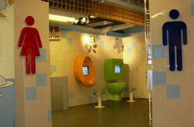 Viol in toaleta scolii: O minciuna "la moda"?